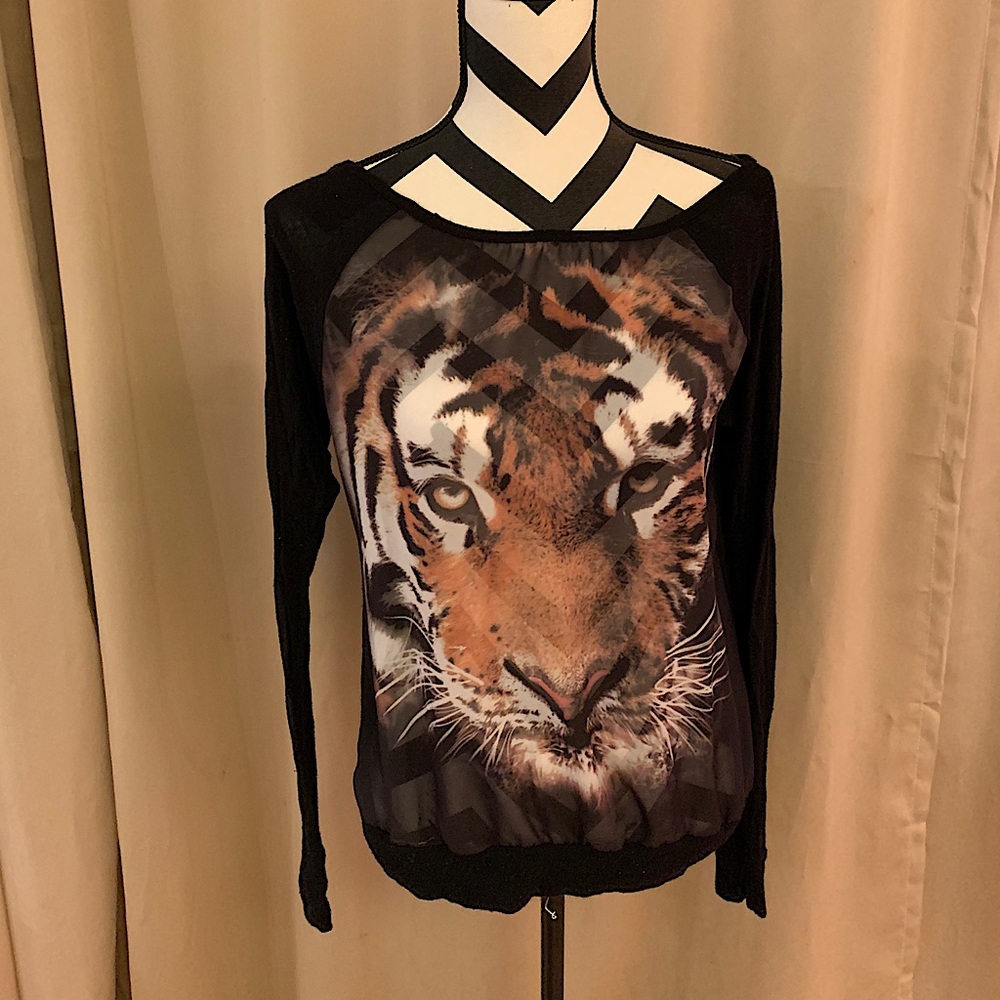 Black blouse with tiger print